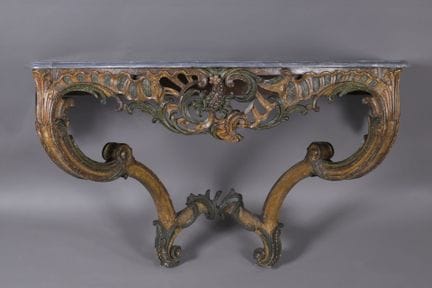 Console en tilleul mouluré, sculpté, ajouré et rel