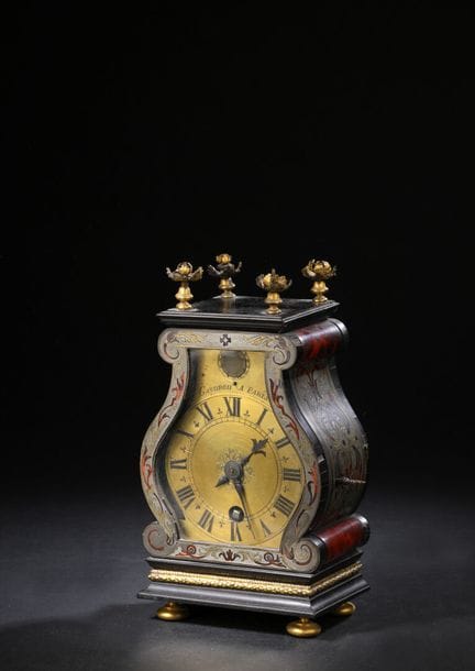 Petite pendule de bureau en marqueterie dite « Bou