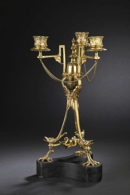 Candélabre à trois lumières en bronze ciselé et do
