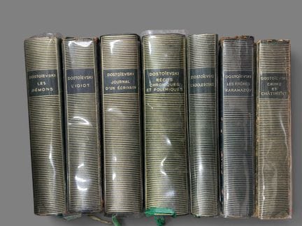 La Pléiade
7 volumes DOSTOÏEVSKI
Sans jacquettes, 