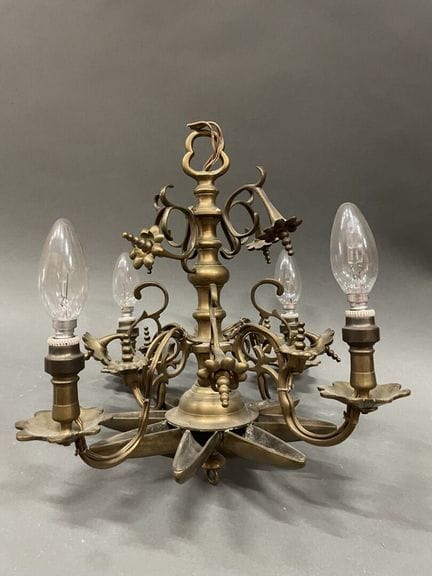 Lampada a olio da sinagoga in bronzo con decorazio