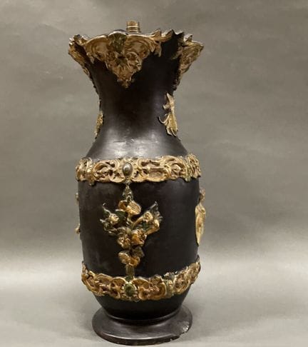 Vase balustre monté en lampe en terre cuite vernis
