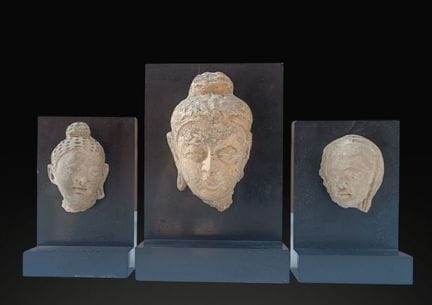 Inde, XXe siècle
Ensemble de trois têtes de bouddh