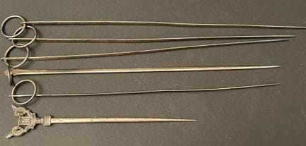Cinq piques à brochette en argent uni au viellard 
