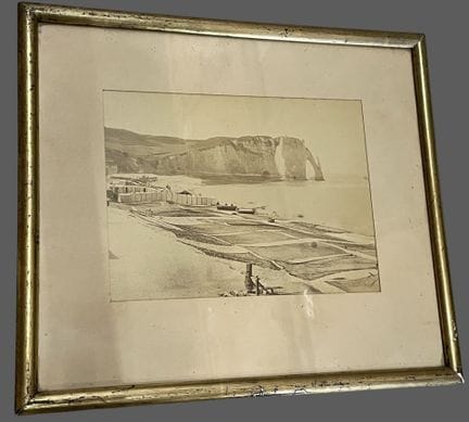 La plage d'Etretat. 
Photographie ancienne 
17,5 x