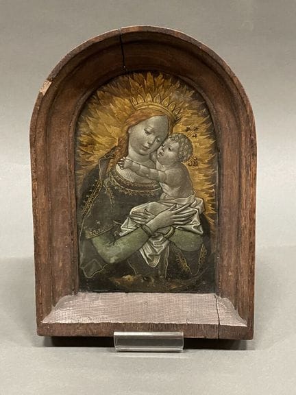 Vierge à l'enfant
Peinture sous verre.
XVIIème siè
