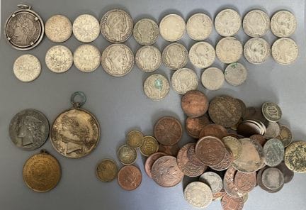 Lot de pièces démonétisées dont certaines en argen