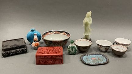 Lot de porcelaine et objets d'Extrême Orient
Accid