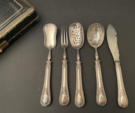 Service à petit fours en argent Minerveciselé de f