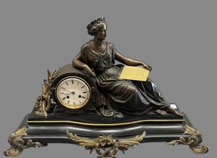 °Pendule de cheminée en bronze de patine brune et 