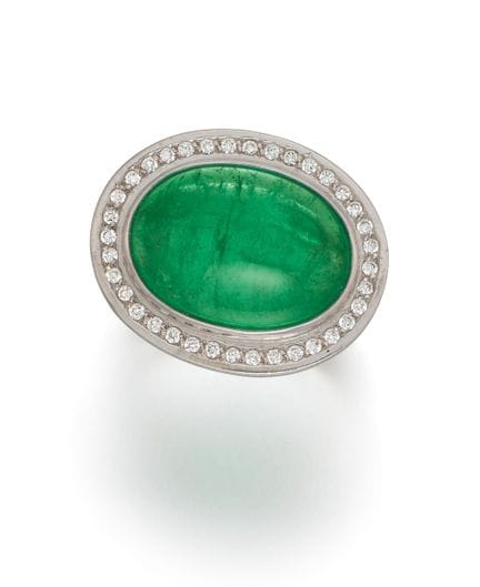 ANELLO SFARZOSO CON SMERALDO E DIAMANTI

Provenien