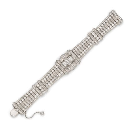 ELEGANTE BRACCIALE CON DIAMANTI

Provenienza: Pres