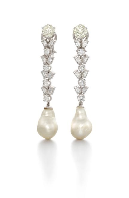 ELEGANTI ORECCHINI CON PERLE E DIAMANTI

Data: 195