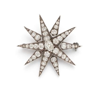 SPILLONE STORICO CON DIAMANTI "STAR"

Data: 1880 c