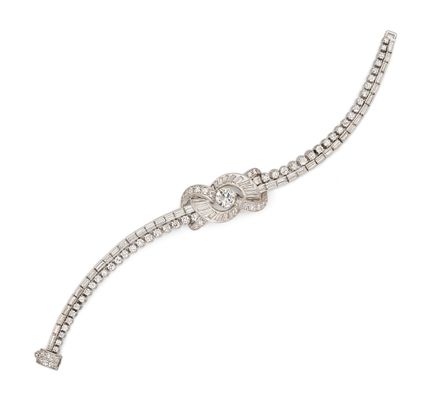 BRACCIALE DECORATIVO CON DIAMANTI

Provenienza: pr