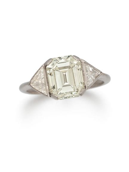 ANELLO MODERNO CON DIAMANTE

Materiale: oro bianco