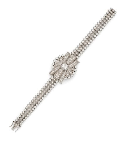 BRACCIALE DECORATIVO CON DIAMANTI

Provenienza: pr