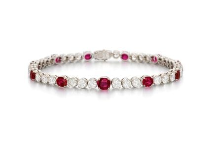 ELEGANTE BRACCIALE CON RUBINI E DIAMANTI

Provenie