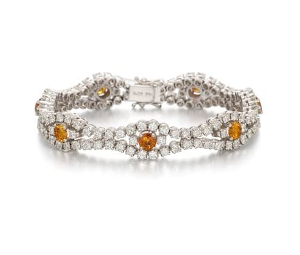 ELEGANTE BRACCIALE CON DIAMANTI

Provenienza: pres