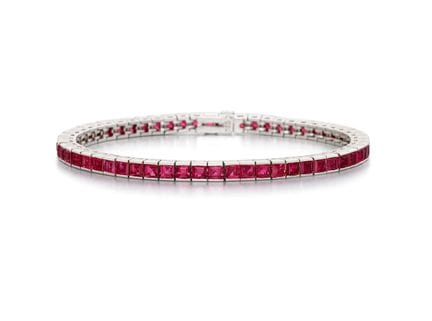 BRACCIALE DA TENNIS CON RUBINI

Provenienza: presu