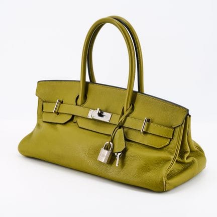 HERMÈS

Titolo: Birkin 42 a tracolla.
Provenienza:
