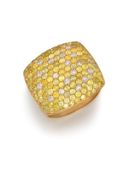 ANELLO CON DIAMANTI FANCY

Data: 2000 circa.
Mater