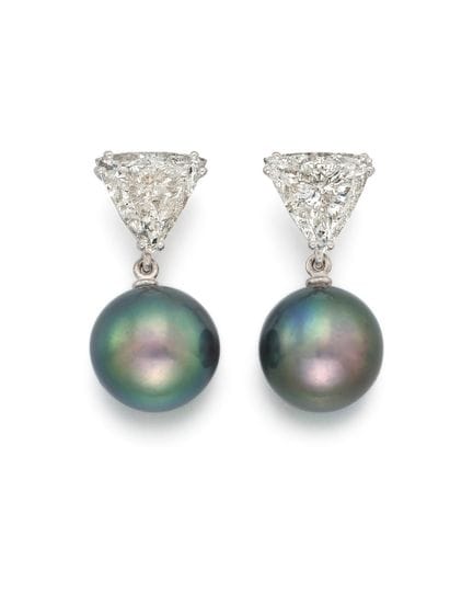 DELICATI ORECCHINI CON PERLA DI TAHITI E DIAMANTI
