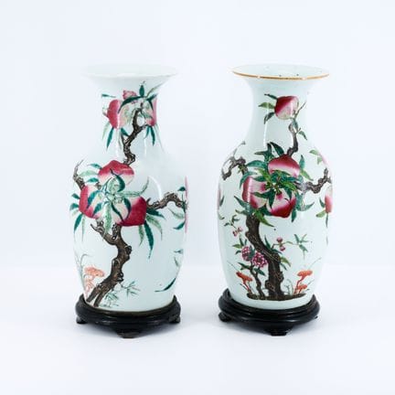 CHINE

Titre : Paire de vases en forme de balustre