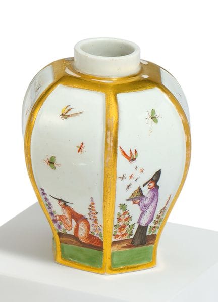 MEISSEN

Titre : Boîte à thé hexagonale en porcela