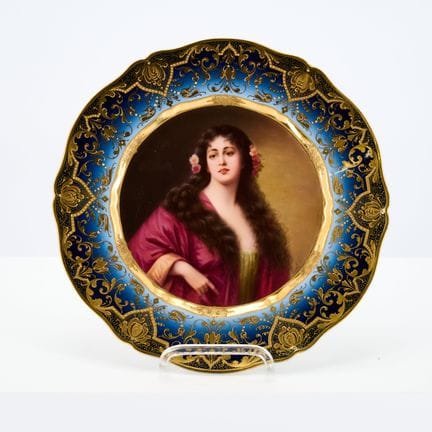 VOLKSTEDT

Titre : Assiette décorative en porcelai