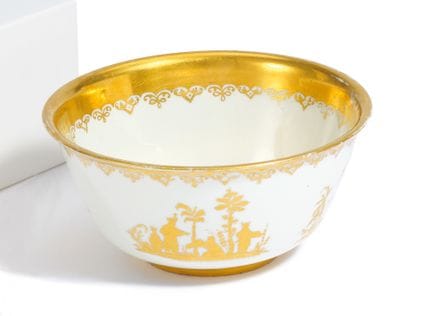 MEISSEN

Titre : Grande cuvette en porcelaine avec