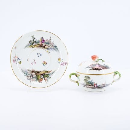 MEISSEN

Titre : Écuelle avec présentoir, décorée 