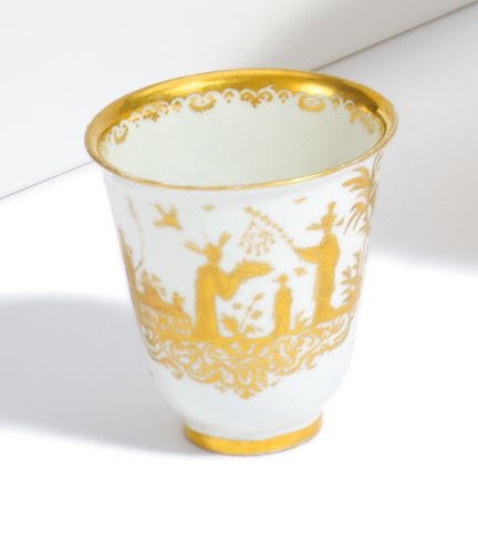 MEISSEN

Titre : Gobelet en porcelaine orné de mot