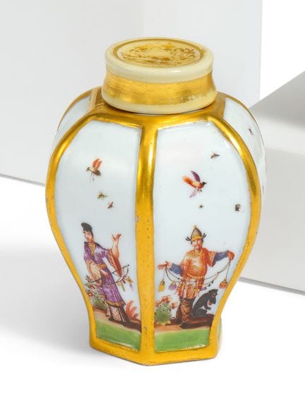 MEISSEN

Titre : Boîte à thé hexagonale en porcela