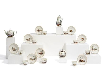 HÖCHST

Titre : Service à café et à thé en porcela