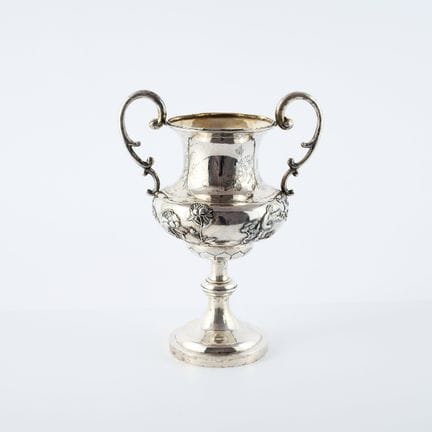 CHINE

Titre : Grande coupe en argent en forme de 