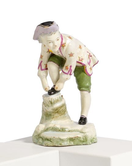 FRANCE

Titre : Figurine en faïence représentant u