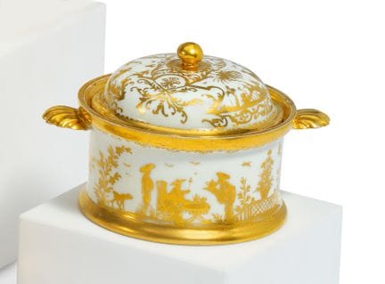 MEISSEN

Titre : Boîte en porcelaine à couvercle a