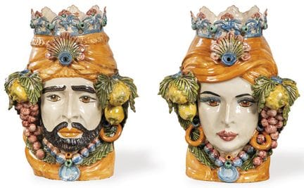Coppia di fioriere in ceramica a forma di teste mo