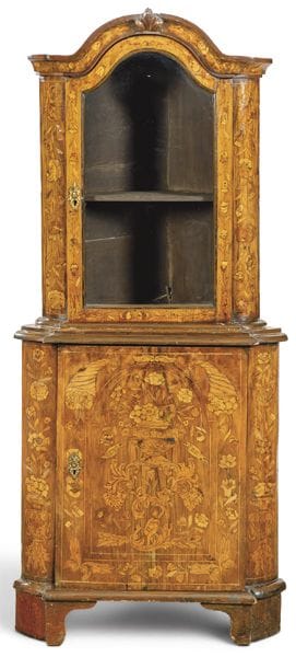 Display cabinet, vaulted upper section topped by a