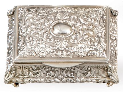 Small box with a wooden core and hallmarked 925 Sp