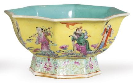 Small star-rimmed bowl, made of Chinese porcelain 