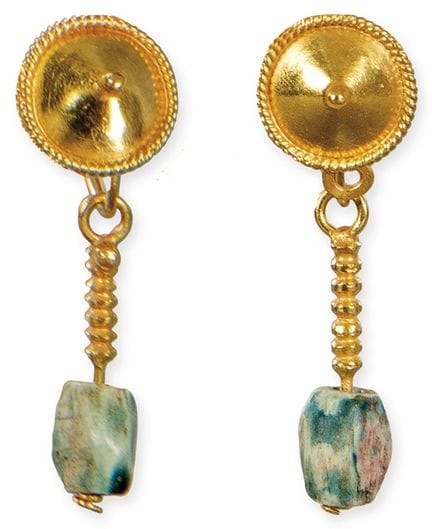 Pair of Roman gold and peridot earrings, SS I-III.
