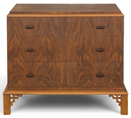Three-drawer chest with a rectangular body on a ra