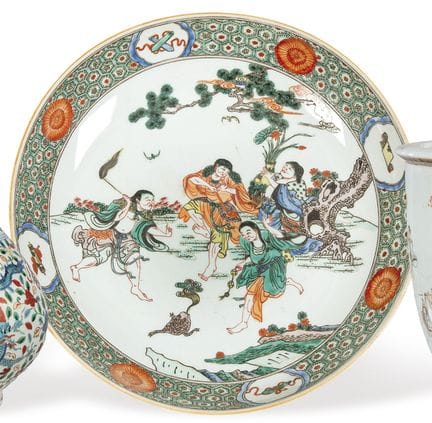 Large 20th-century Chinese porcelain plate with Gr
