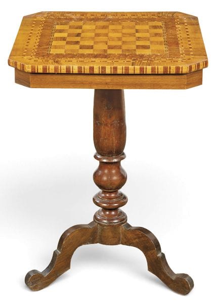 Side table with a rectangular top featuring a marq