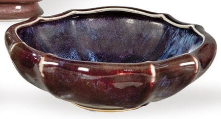 Chinese porcelain centerpiece with a scalloped edg