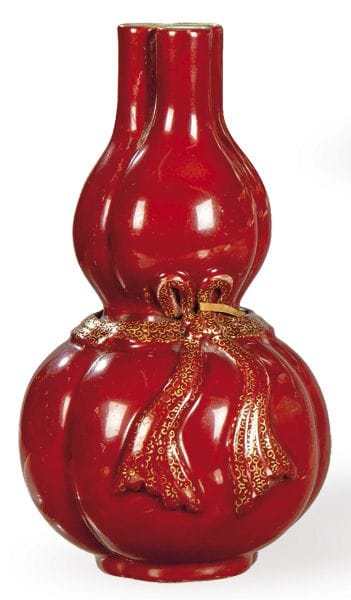 Small triple-mouthed vase in the shape of two atta