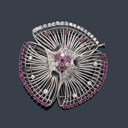 Durchbrochene Blumenbrosche, besetzt mit Diamanten