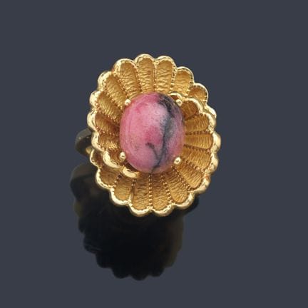 Ring aus den 1970er Jahren mit einer kugelförmigen